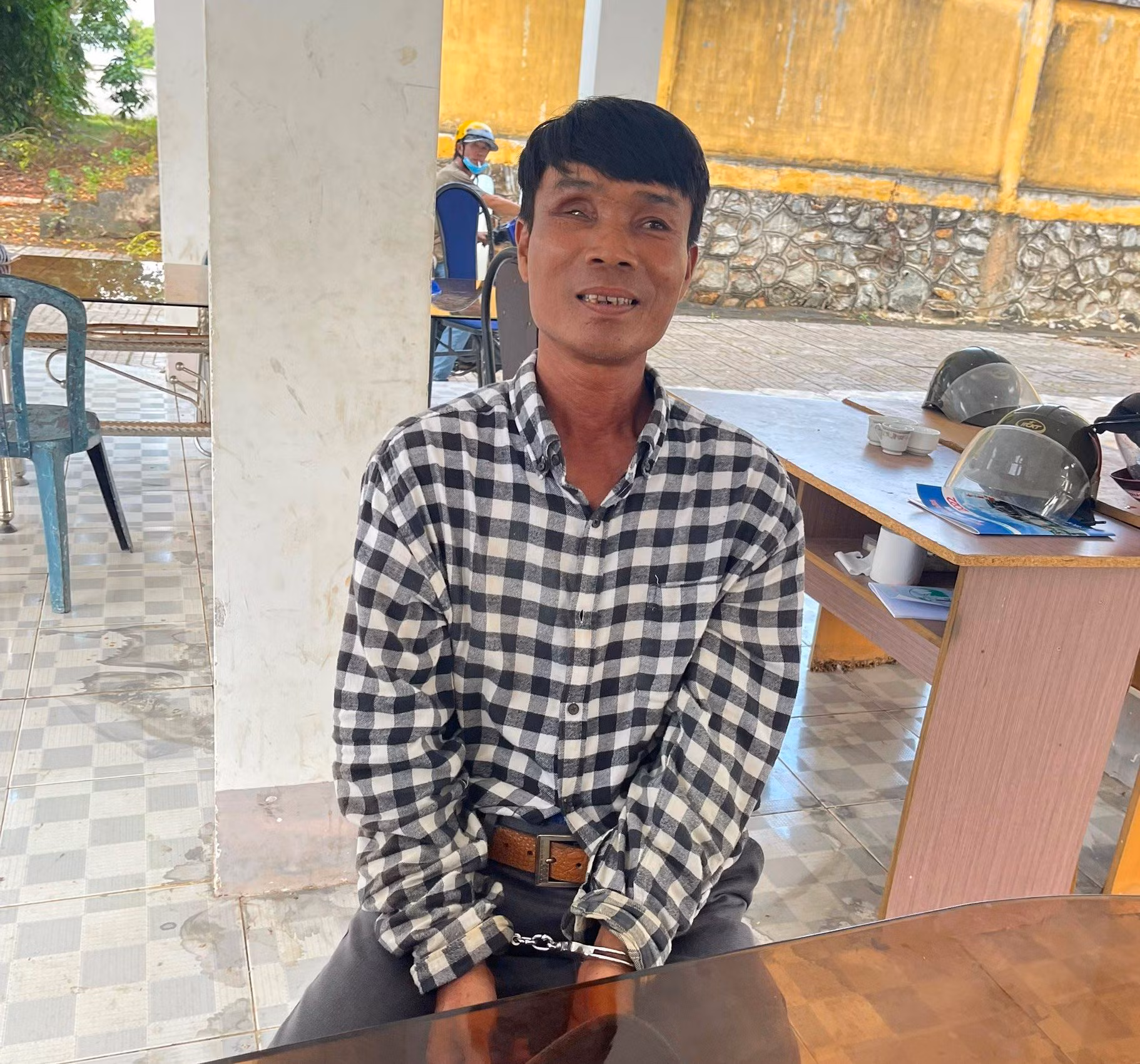 Sa lưới sau 27 năm trốn truy nã -0