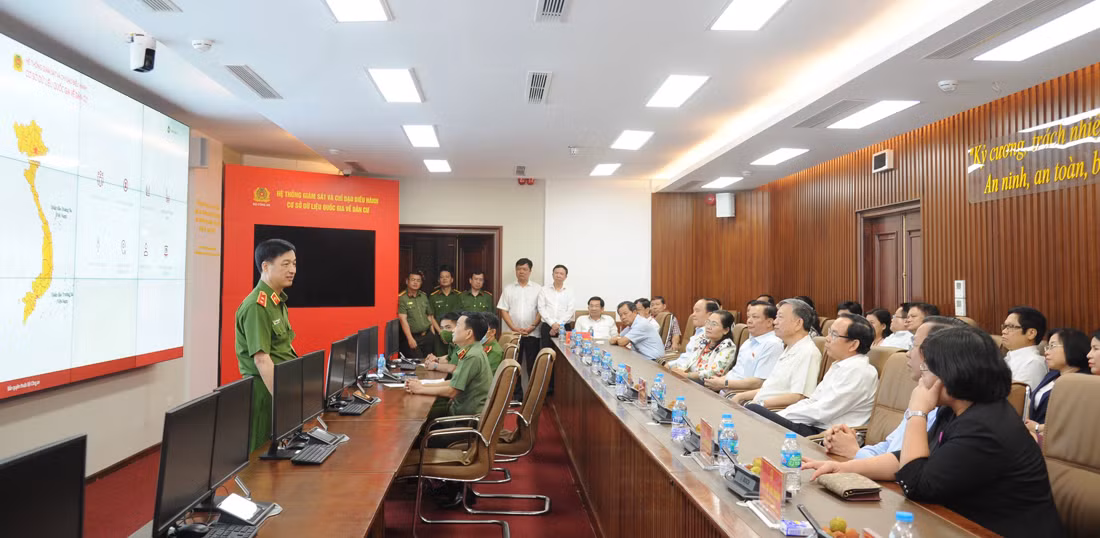 Bộ Công an tiếp tục đồng hành, phối hợp 2 thành phố lớn thực hiện Đề án 06 -0