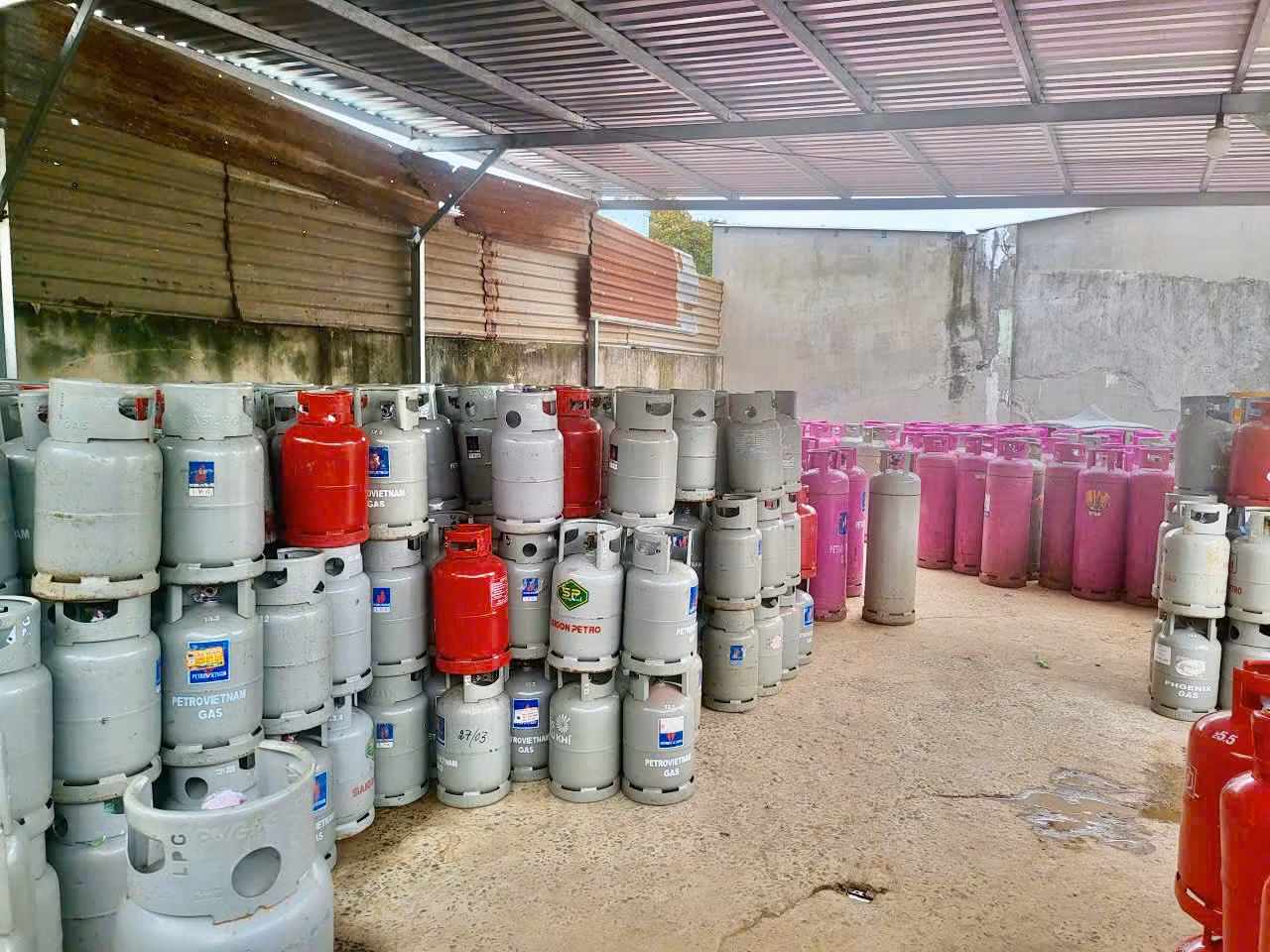 Triệt phá xưởng sang triết gas lậu quy mô lớn, thu lợi bất chính hơn nửa tỷ đồng -0