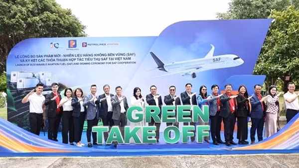 Petrolimex Aviation và Vietjet Air tiên phong xanh hoá bầu trời Việt