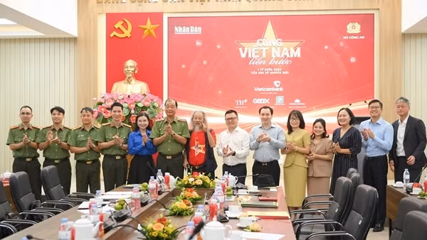 Công bố hoạt động đi bộ toàn quốc “Cùng Việt Nam tiến bước”