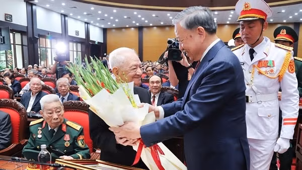 Xúc động tri ân những "người chiến sĩ" trên mặt trận của niềm tin, trí tuệ và kinh nghiệm