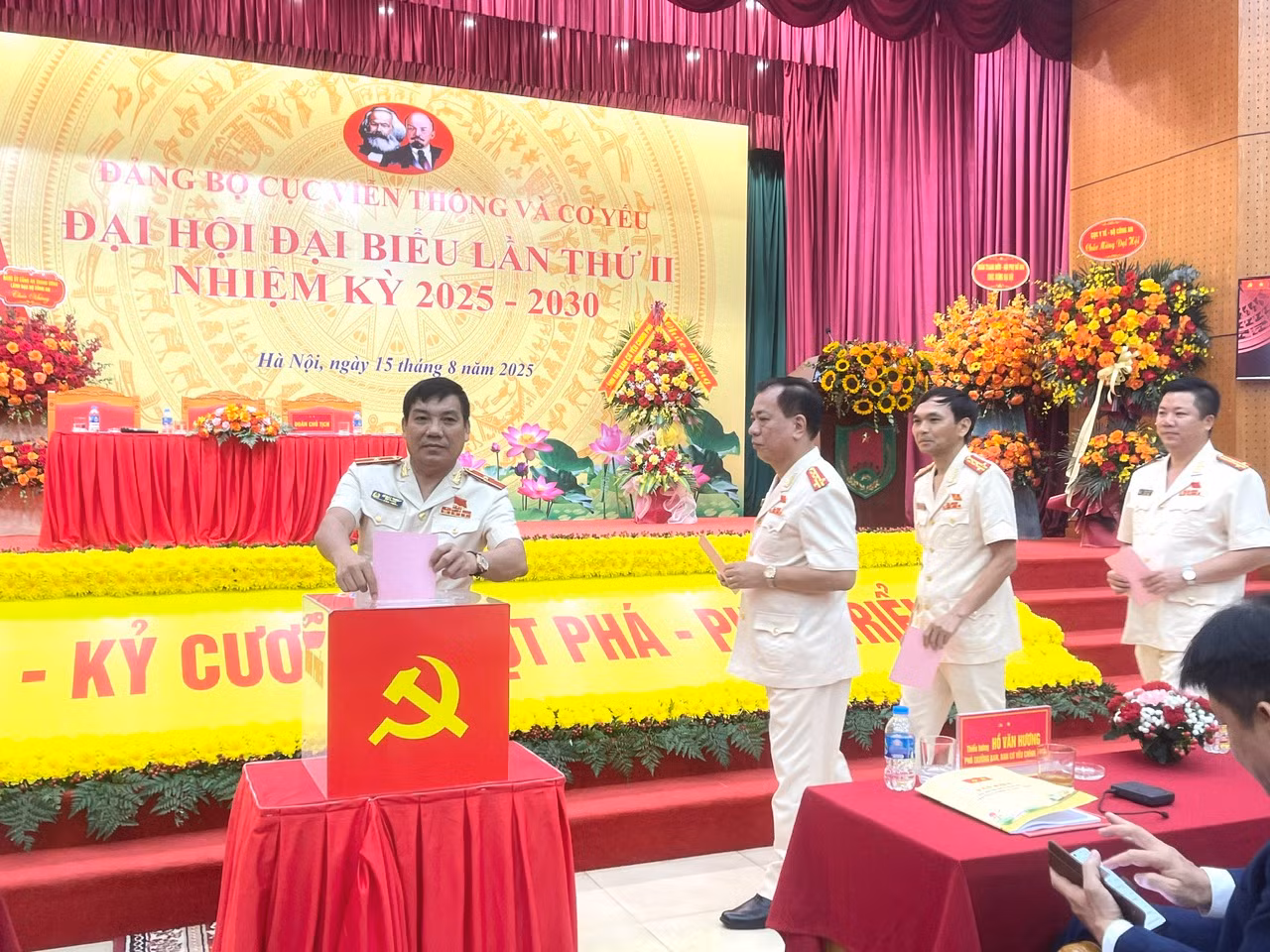 Đại hội Đảng bộ Cục Viễn thông và cơ yếu -0