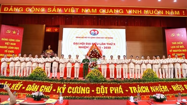 Cảnh sát cơ động phải trung thành, tin cậy, là "thanh bảo kiếm" bảo vệ Đảng, Nhà nước và nhân dân