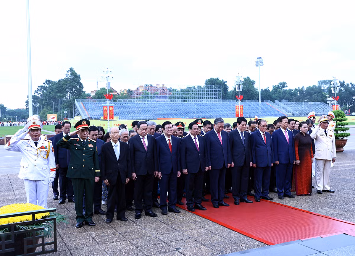 Lãnh đạo Đảng, Nhà nước, Bộ Công an vào Lăng viếng Bác -0