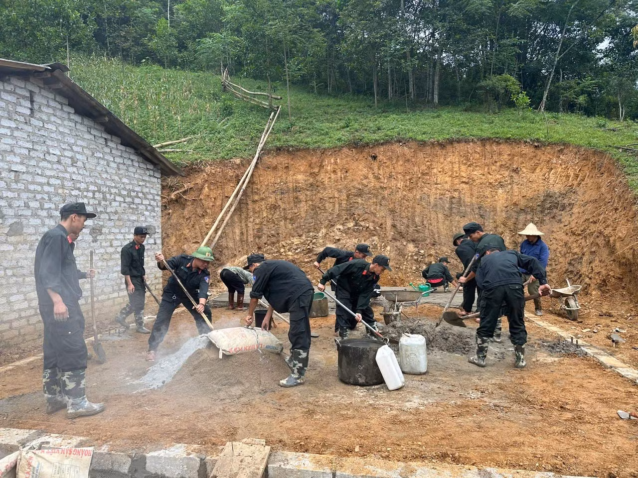 Xóa nhà tạm, nhà dột nát, ấm nghĩa tình quân dân Thái Nguyên -0