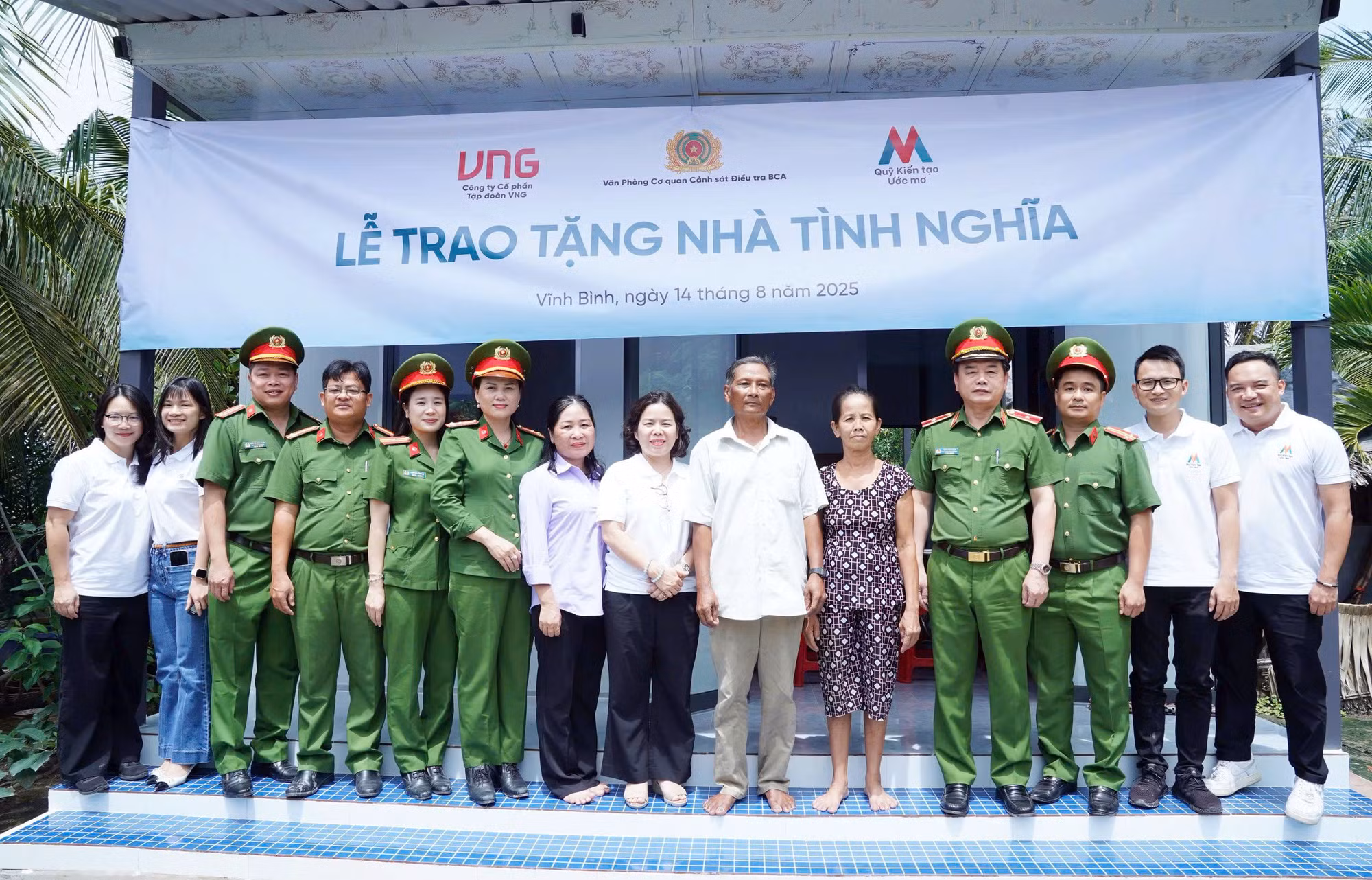 Văn phòng Cơ quan CSĐT Bộ Công an bàn giao 10 căn nhà tặng người dân có hoàn cảnh khó khăn -0