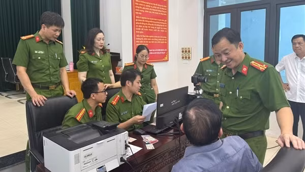 Công an Thanh Hóa đồng loạt triển khai cấp đổi thẻ đảng viên trên nền tảng dữ liệu dân cư