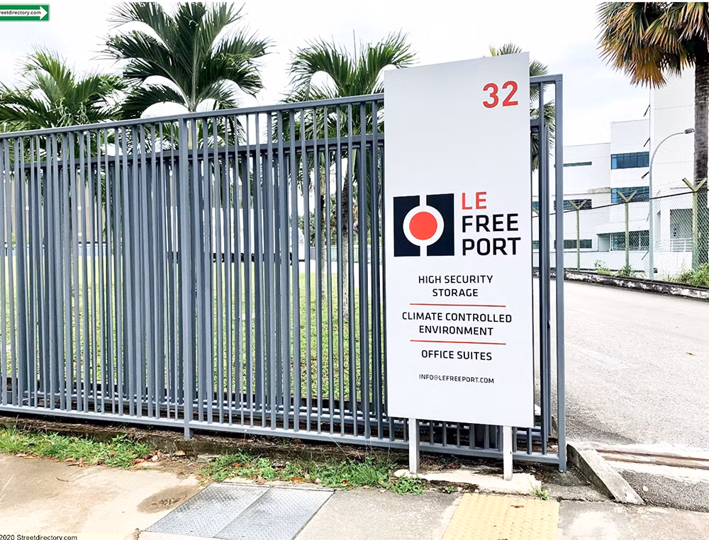 cánh c-a bí -n c-a freeport singapore.jpg -0