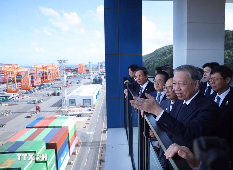 Tổng Bí thư thăm Cảng Busan, thúc đẩy hợp tác phát triển cảng biển hiện đại -0