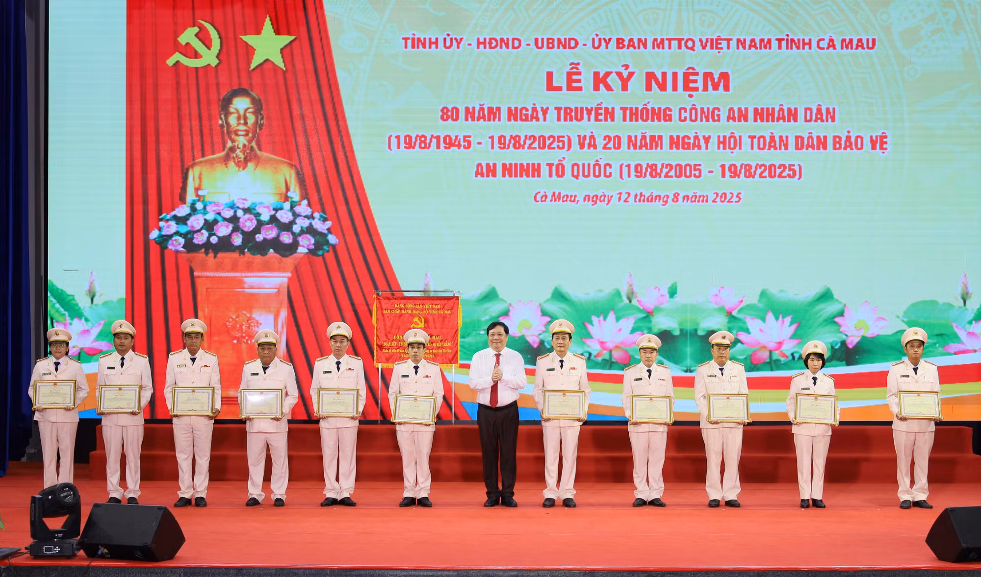 Công an tỉnh cực Nam Tổ quốc vững bước vào kỷ nguyên vươn mình của dân tộc -0