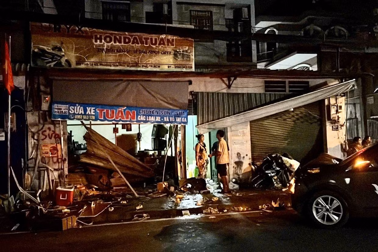 Xác minh vụ taxi công nghệ lao lên vỉa hè tông 2 người bị thương -0