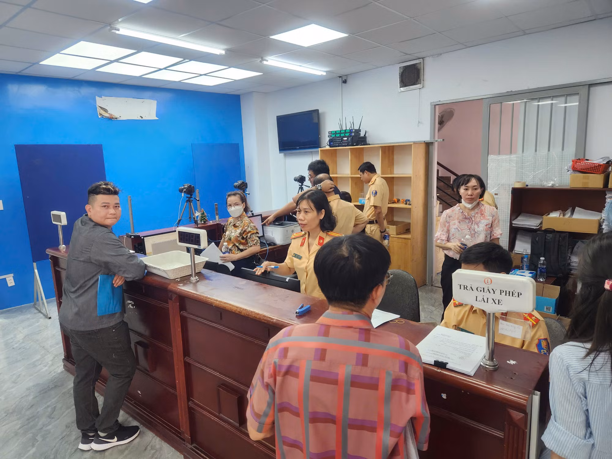 Người dân hài lòng với ngày đầu Công an TP Hồ Chí Minh cấp đổi GPLX -1