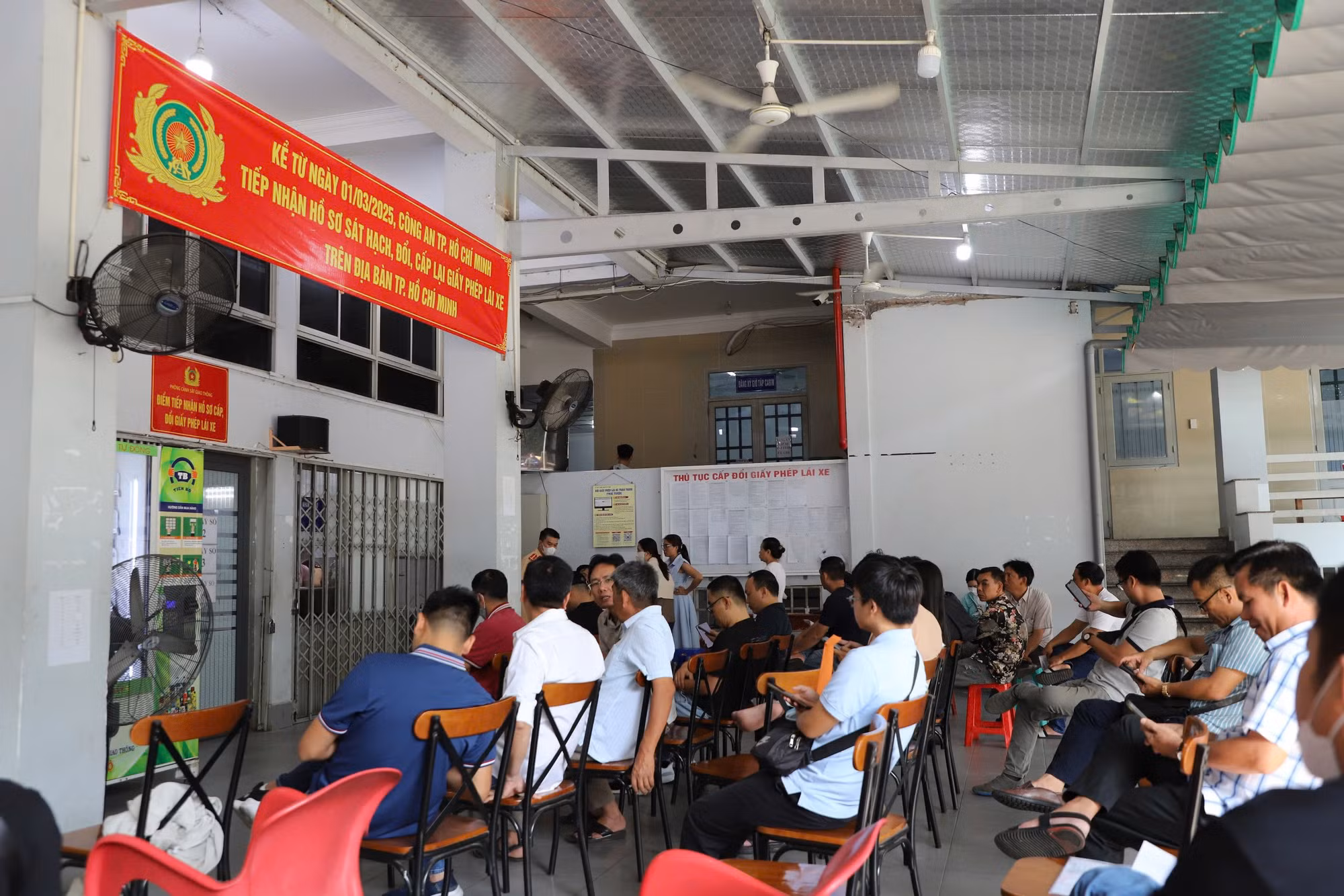 Người dân hài lòng với ngày đầu Công an TP Hồ Chí Minh cấp đổi GPLX -1
