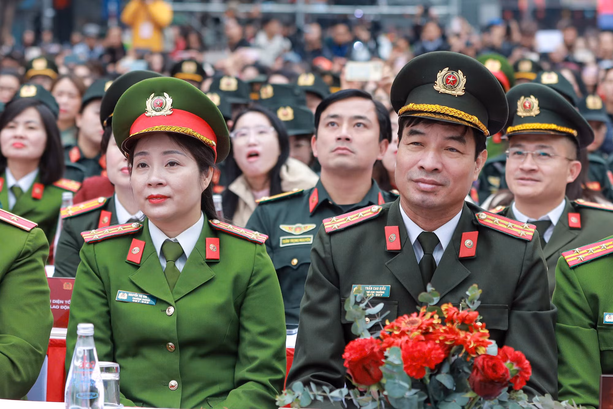 Tôn vinh áo dài, vẻ đẹp, bản lĩnh của phụ nữ ở trong và ngoài lực lượng CAND -3