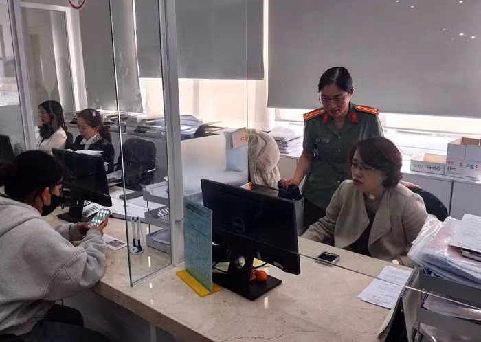 Hồ sơ lý lịch tư pháp tăng 3 lần, Công an Lâm Đồng làm việc tới 23 giờ đêm -0