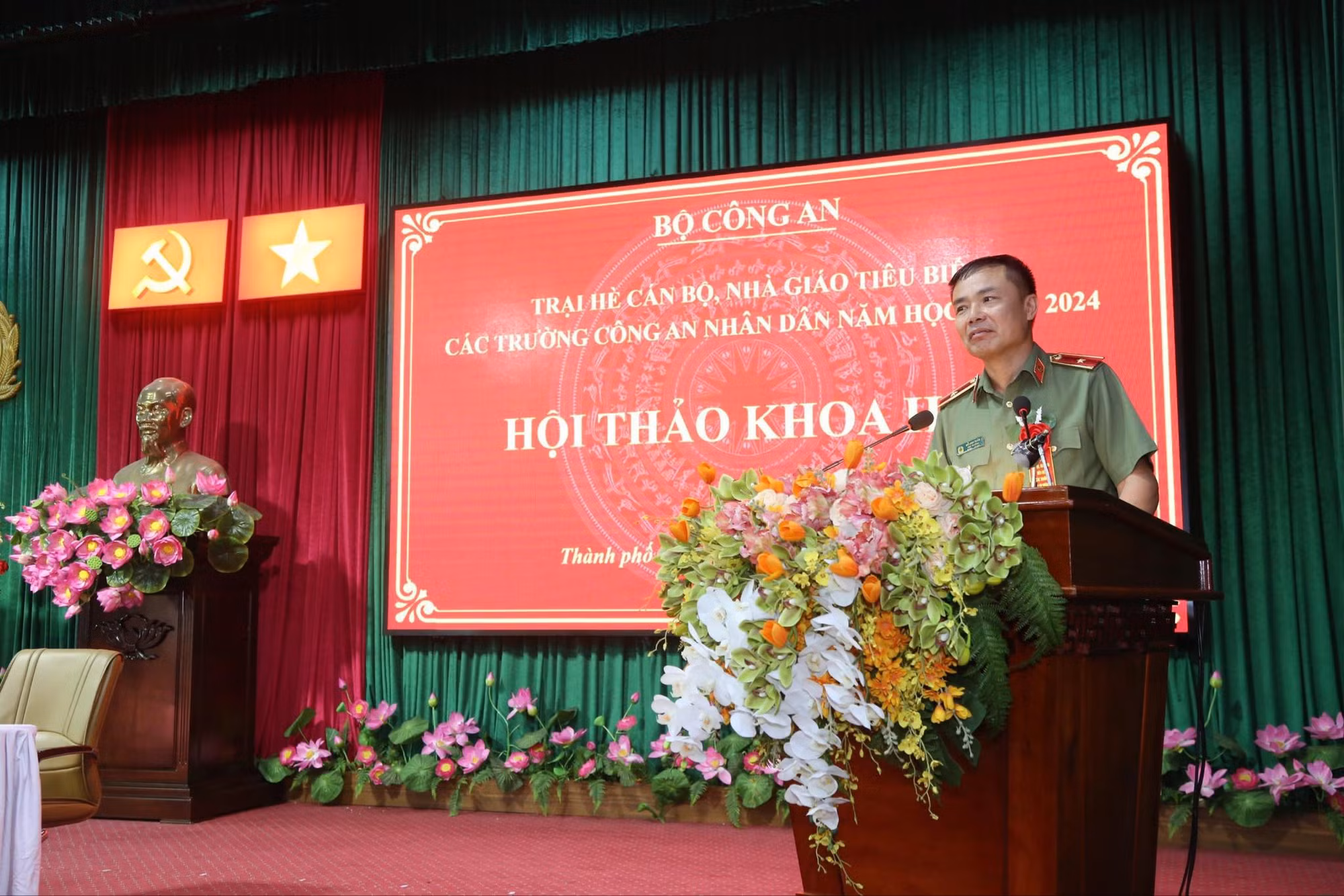 Nâng cao chất lượng giảng dạy của giáo viên và văn hóa ứng xử trên không gian mạng cho học viên các trường CAND -0