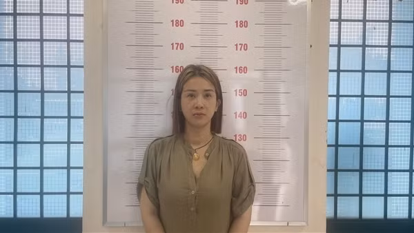 Hot girl giấu ma tuý trong vùng kín để vượt qua biên giới