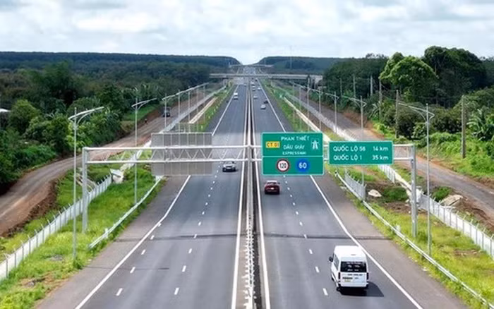 Đường cao tốc có bốn làn xe được đề xuất mức phí thấp nhất là 1.300 đồng/km -0