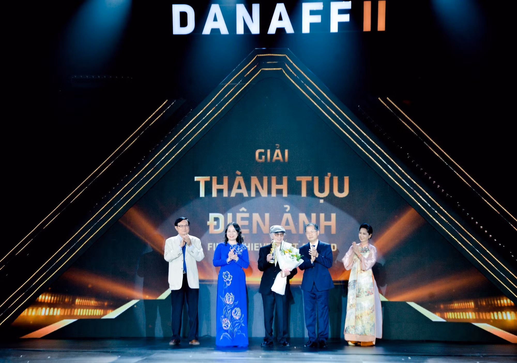 bu-i ra m-t chào m-ng liên hoan phim danaffii t-i ðà n-ng.jpg -0