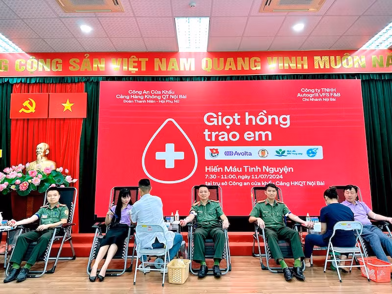 Công an cửa khẩu Cảng hàng không Quốc tế Nội Bài hiến máu tình nguyện -0