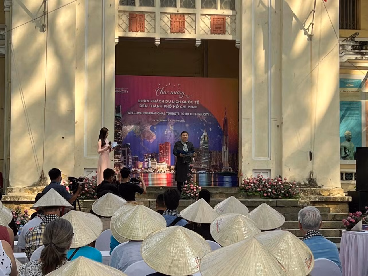 TP Hồ Chí Minh đón đoàn 130 khách du lịch Hoa Kỳ -0