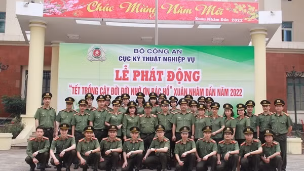 Trồng cây xanh để xây dựng môi trường, cảnh quan xanh, sạch, đẹp