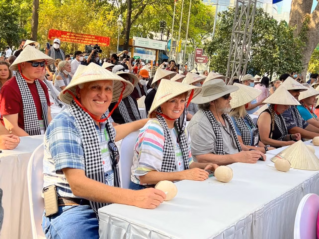TP Hồ Chí Minh đón đoàn 130 khách du lịch Hoa Kỳ -0