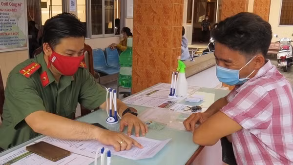 Trà Vinh: Trao thưởng cuộc thi viết “Tìm hiểu công tác cải cách hành chính trong CAND” ảnh 2