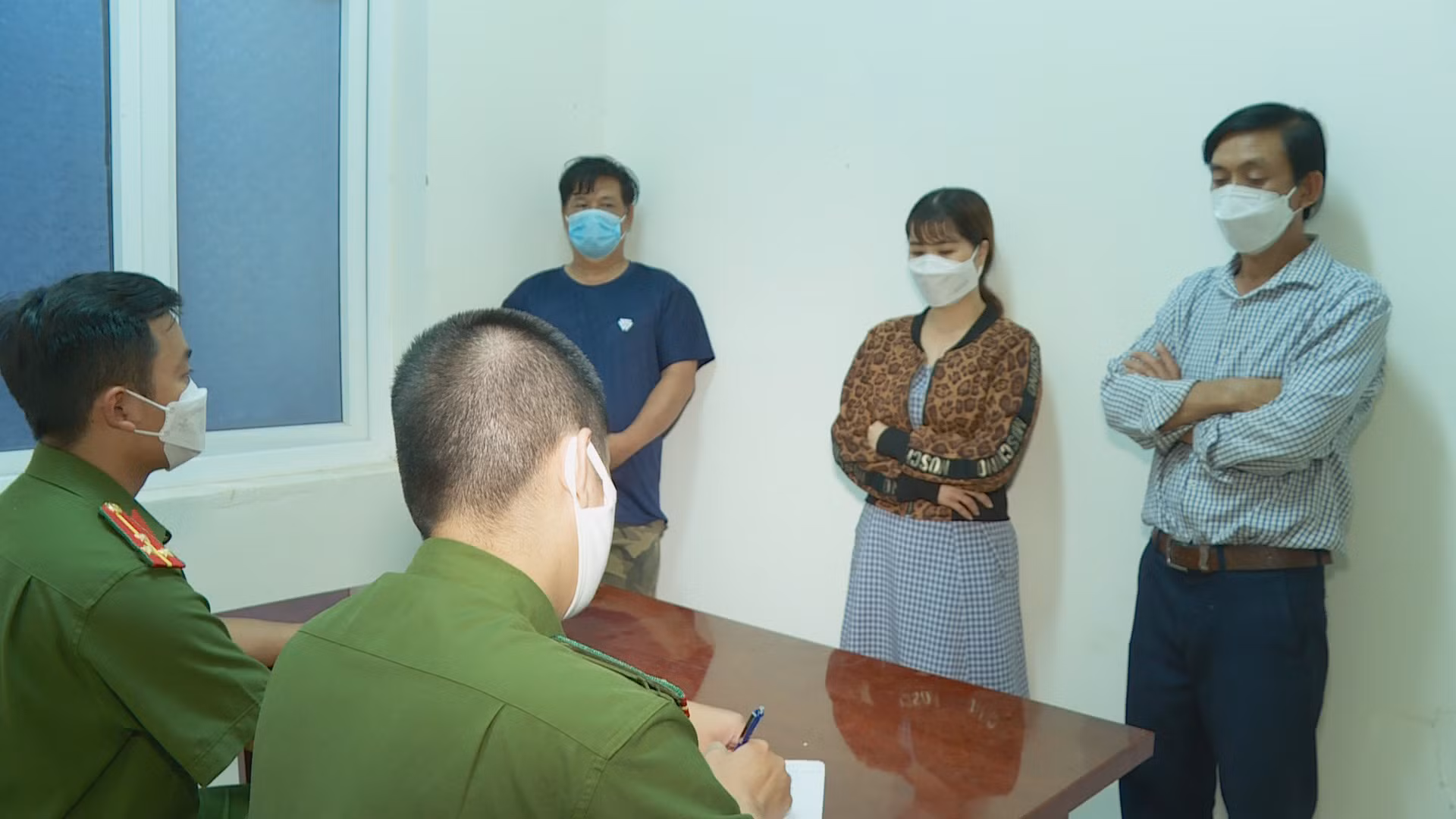 Ép người tình của chồng viết giấy vay nợ 120 triệu đồng -0