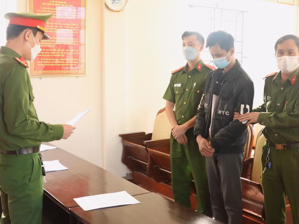 Chiếm đoạt 1,5 tỷ đồng để chơi tiền ảo, một “cò đất” bị bắt -0