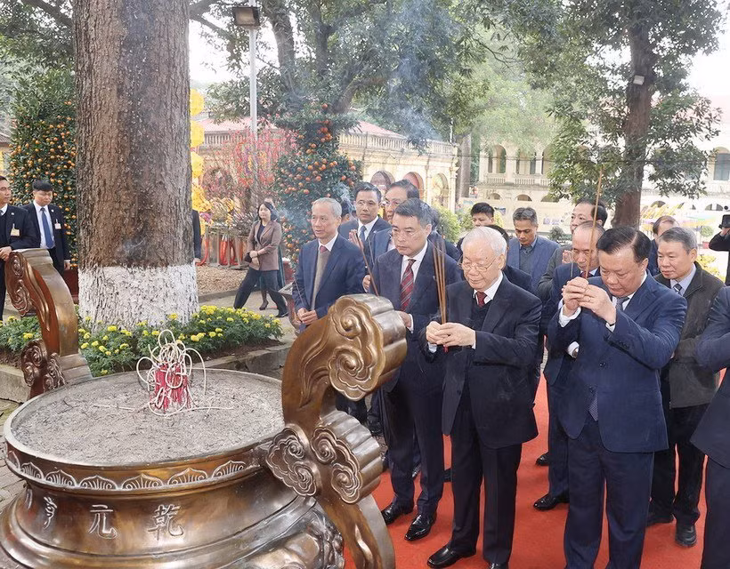 Tổng Bí thư Nguyễn Phú Trọng dâng hương tại Hoàng Thành Thăng Long -0