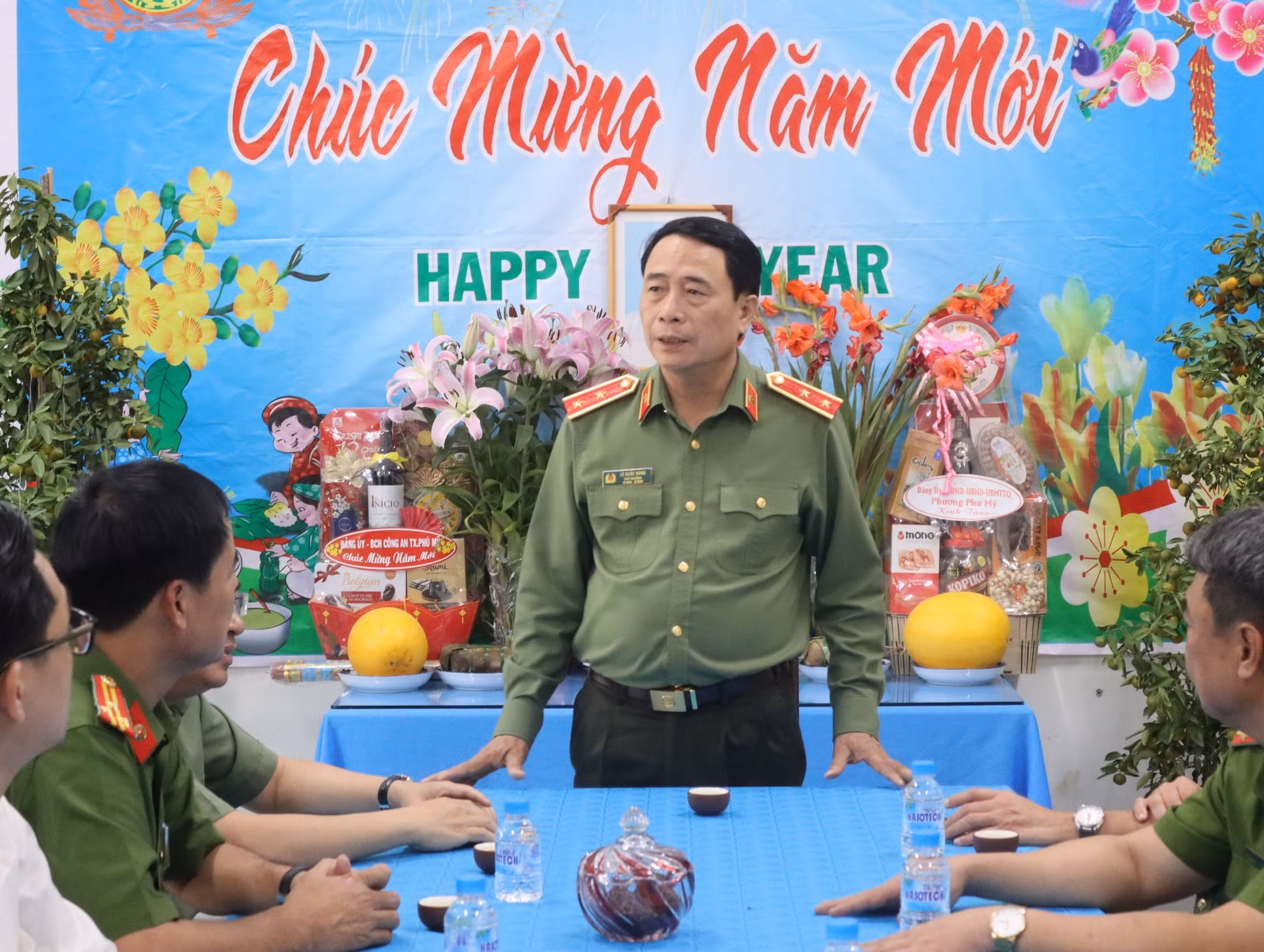 Thứ trưởng Lê Quốc Hùng đến thăm và chúc Tết Đồn Công an Khu công nghiệp Tân Thành -0