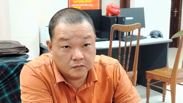 "Nổ" quen biết chủ cá cảnh để "dàn xếp" rút đơn tố giác, chiếm đoạt tiền tiêu xài cá nhân