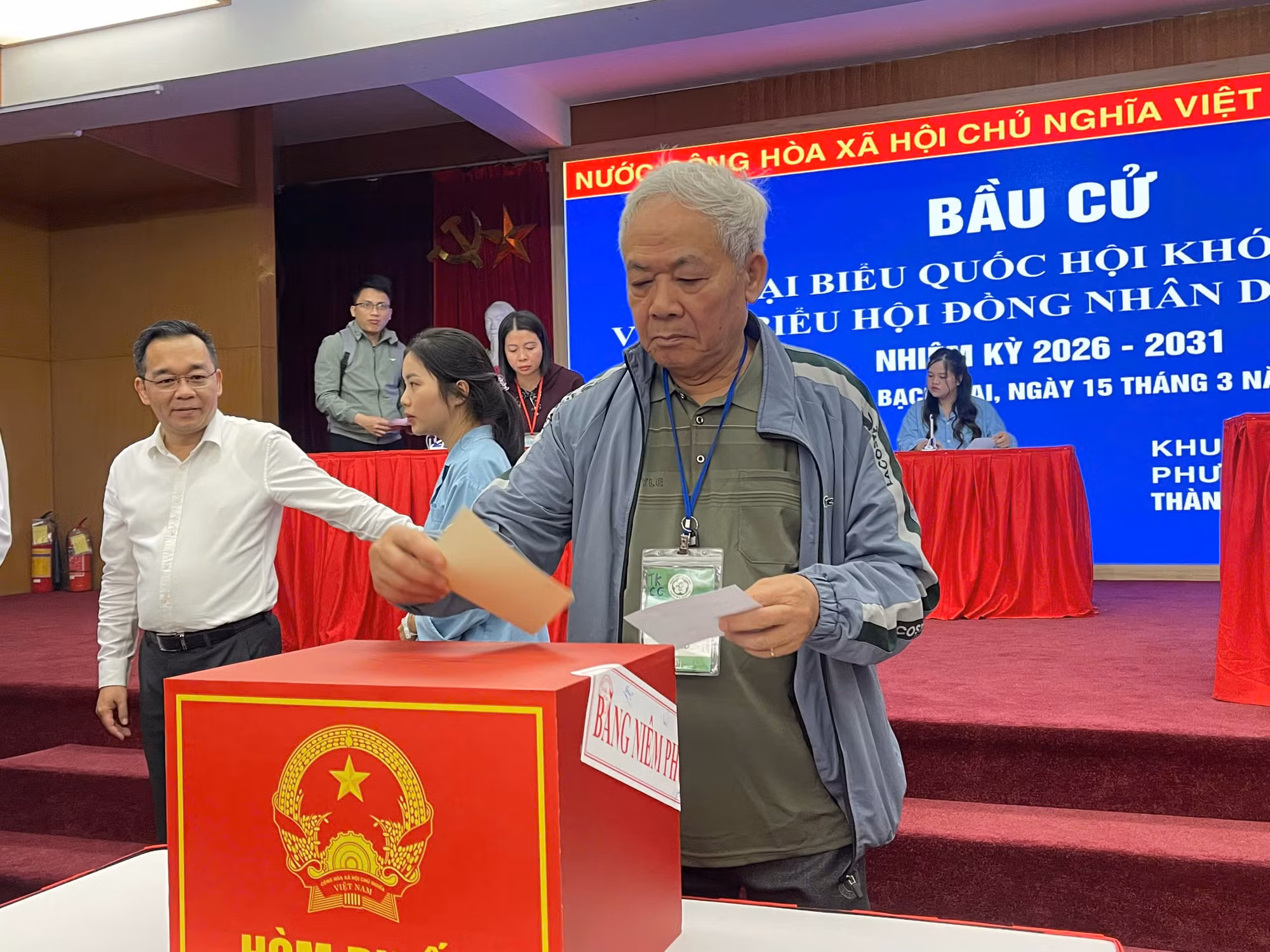 Những lá phiếu đặc biệt nơi giường bệnh -0