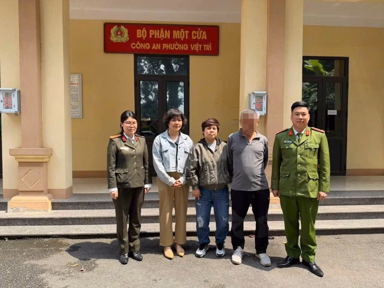 Công an tỉnh Phú Thọ hỗ trợ tìm người nước ngoài bị lạc -0