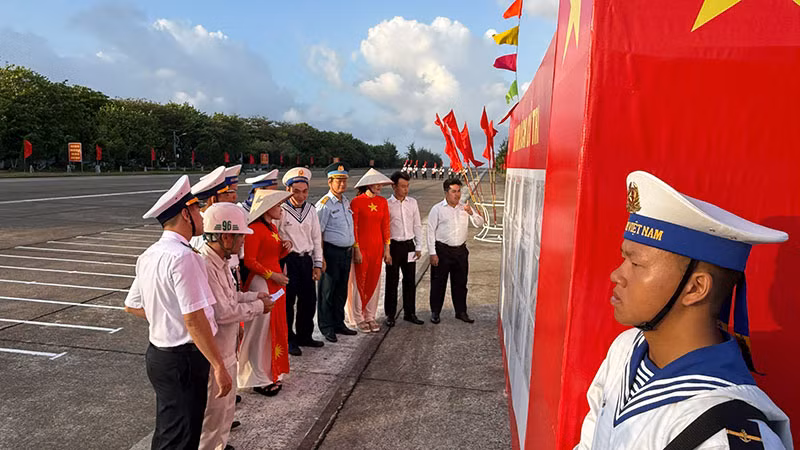 Cử tri Trường Sa cùng cử tri cả nước tham gia “Ngày hội non sông” -0