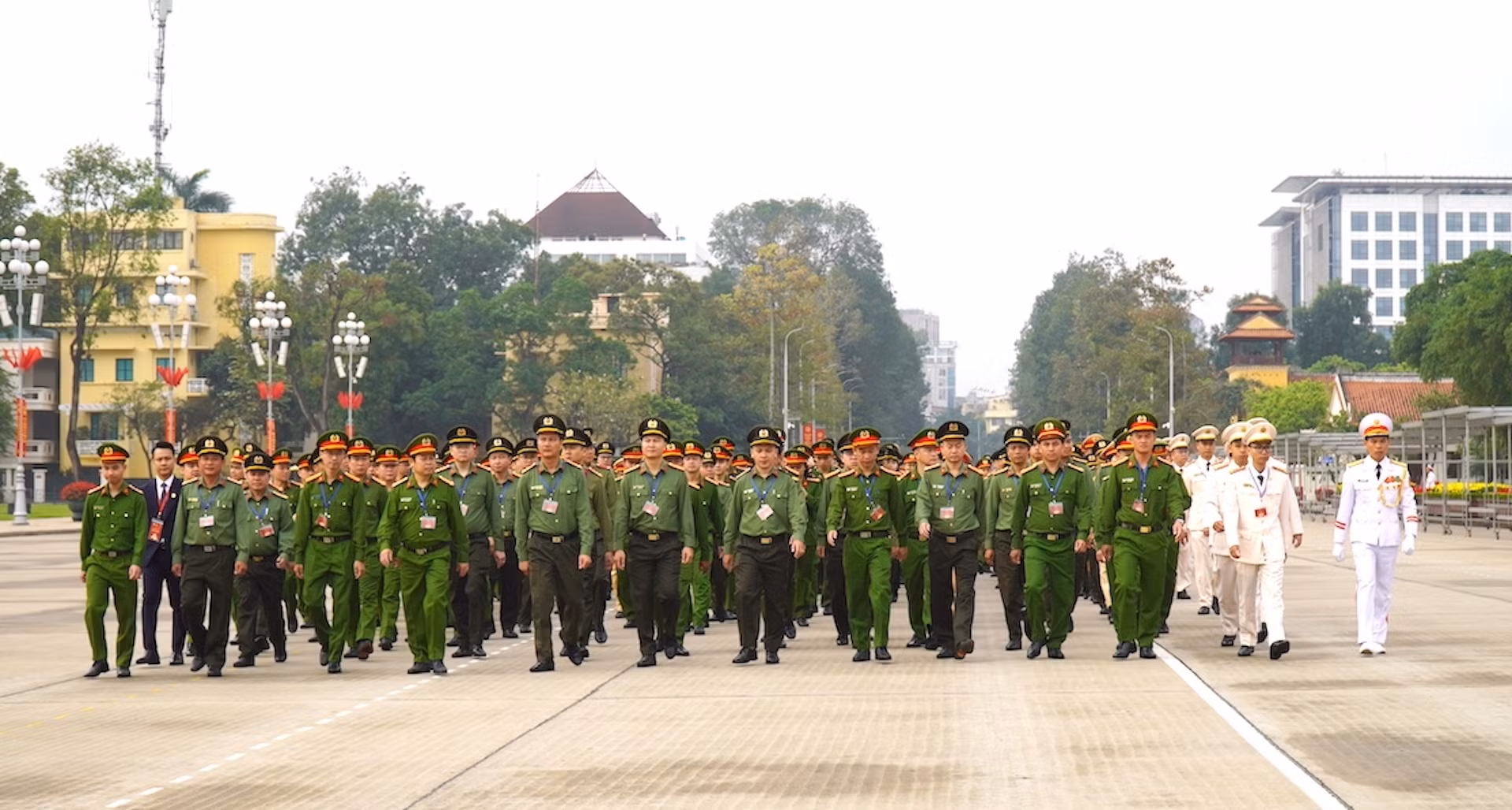 Đoàn đại biểu tuổi trẻ CAND vào Lăng viếng Chủ tịch Hồ Chí Minh -0