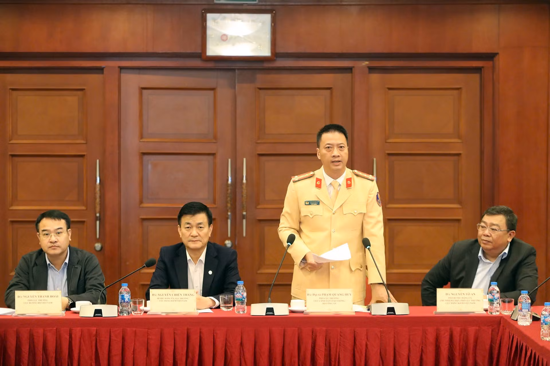 Liên ngành phối hợp khảo sát an toàn xe khách giường nằm hai tầng trên các tuyến đèo dốc miền núi -0