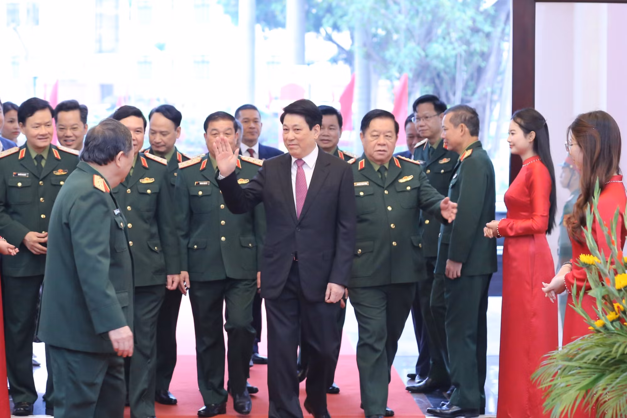 Cử tri cả nước thực hiện quyền và nghĩa vụ thiêng liêng của công dân -1