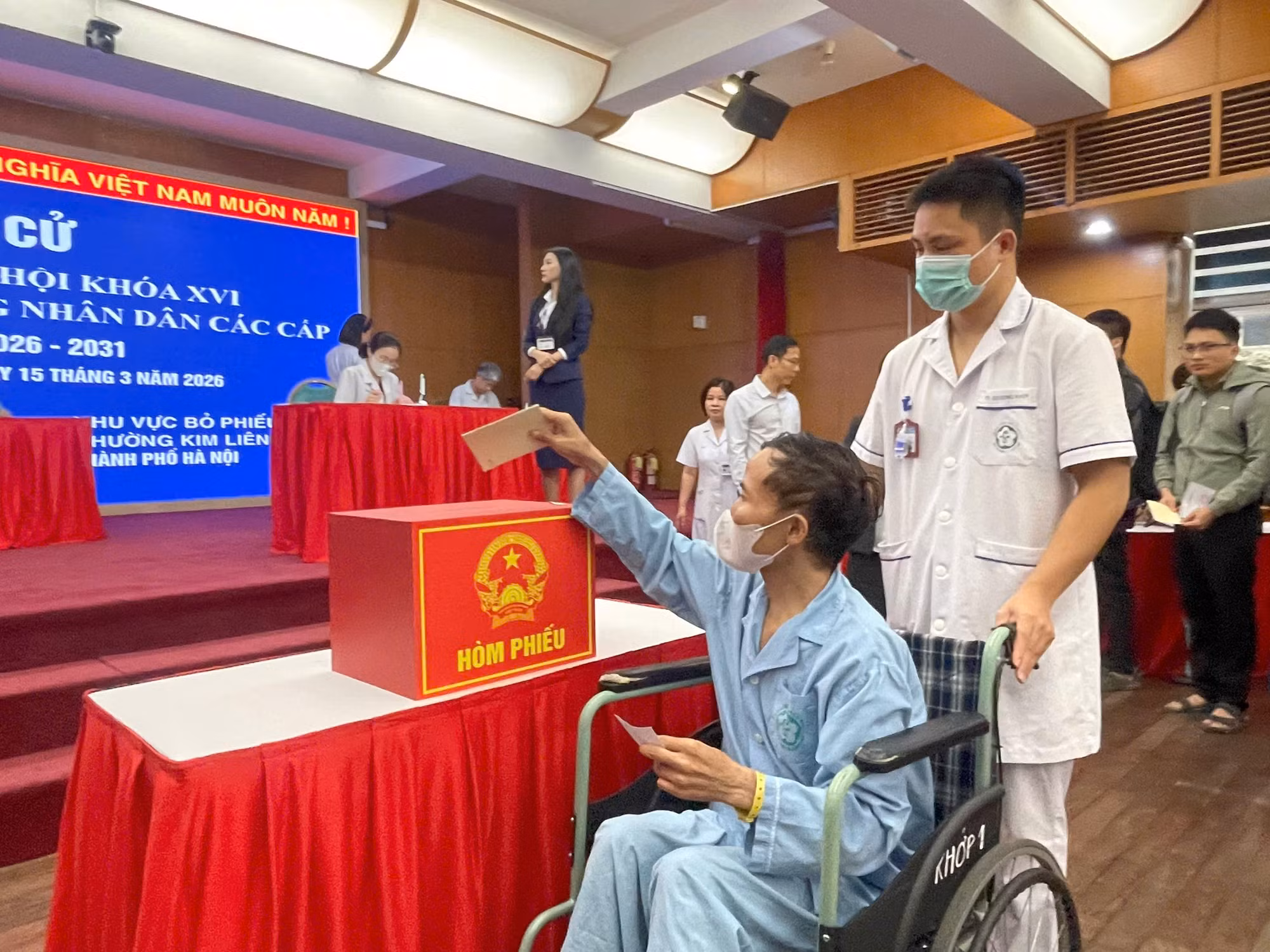 Những lá phiếu đặc biệt nơi giường bệnh -0