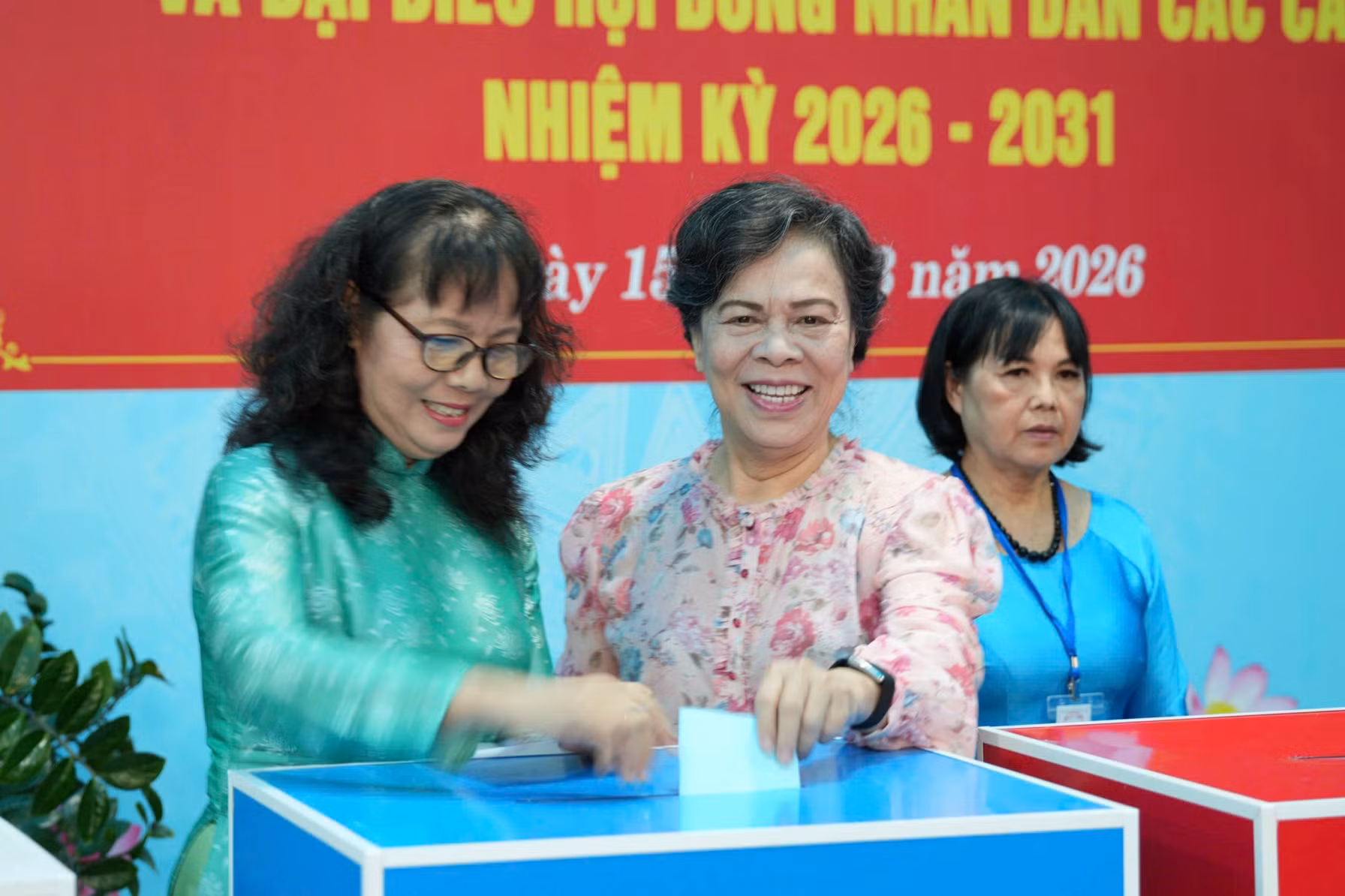 Cử tri TP Hồ Chí Minh nô nức tham gia bầu cử -1