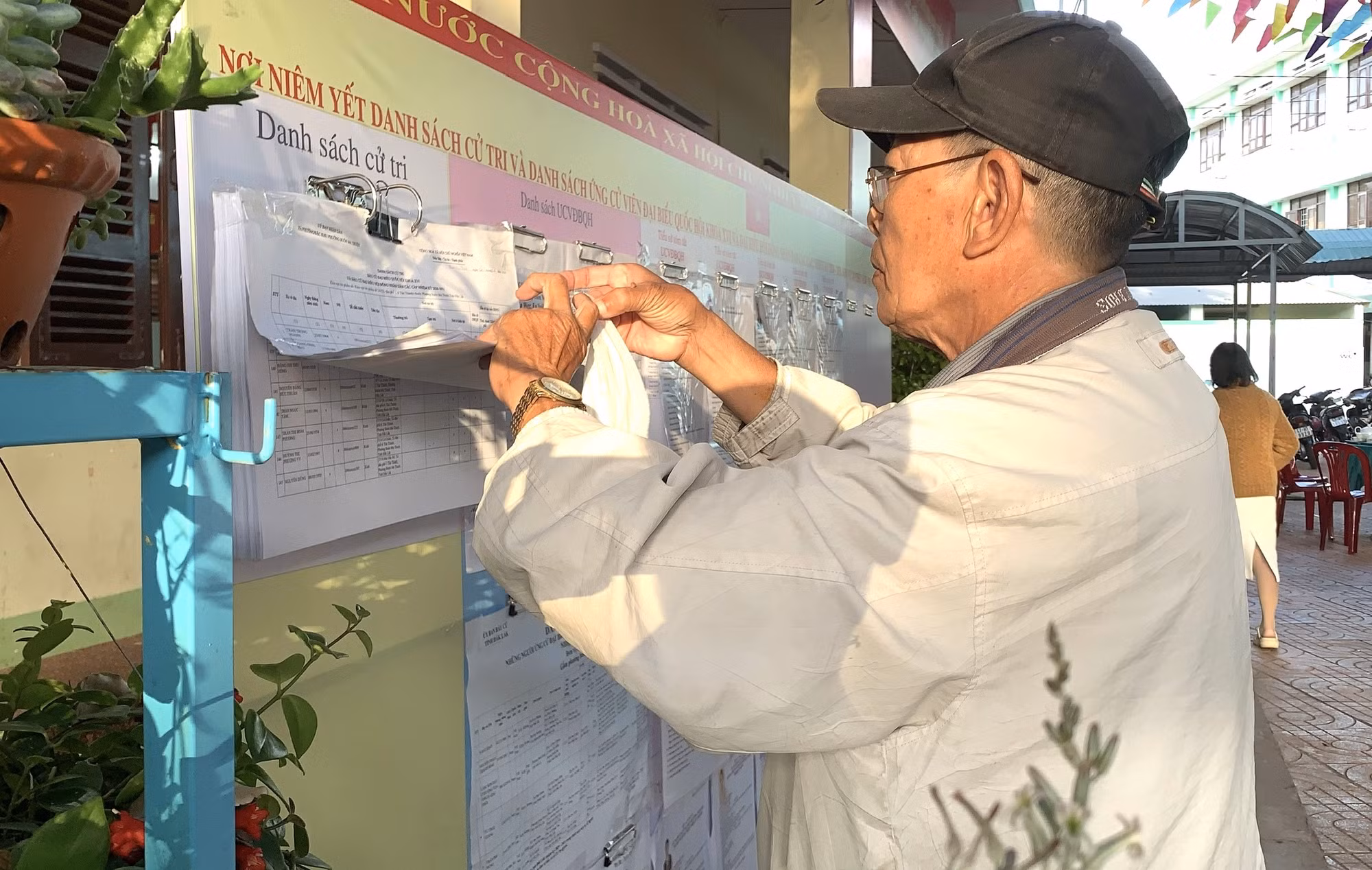 Đồng bào các dân tộc ở Tây Nguyên hân hoan đi bầu cử -0