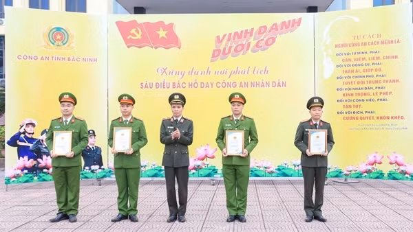Vinh danh dưới Cờ - Tự hào khắc trong tim