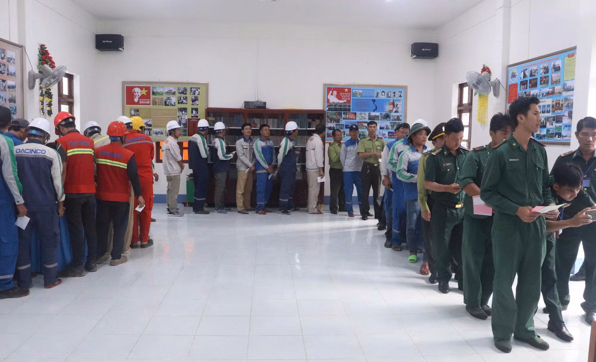 Cử tri bỏ phiếu bầu cử sớm ở hai đảo Hòn Khoai và Hòn Chuối ở Cà Mau -0