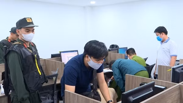 Tìm bị hại trong vụ chiếm đoạt tài sản khi chuyển tiền vào ngân hàng