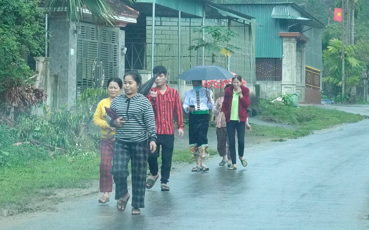 Cử tri vùng biên giới Nghệ An nô nức đi bầu cử -0