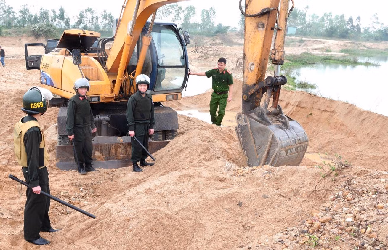 Sông Kôn và nỗi lo sạt lở khi liên tiếp gia tăng tần suất khai thác cát -1