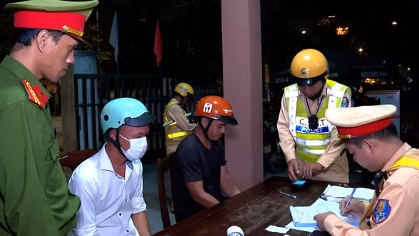 Công an TP Huế thực hiện nhiều giải pháp để giữ gìn trật tự an toàn giao thông