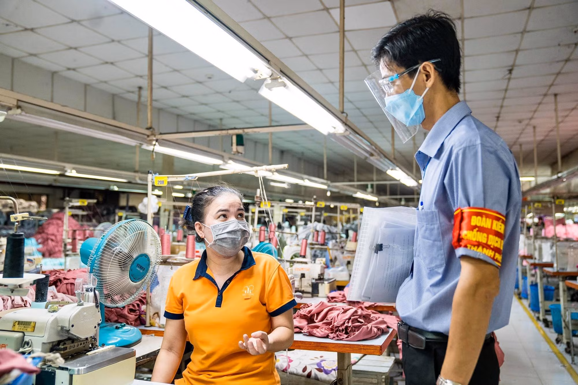 Các cơ sở lao động phải tổ chức xét nghiệm COVID-19 cho công nhân -0